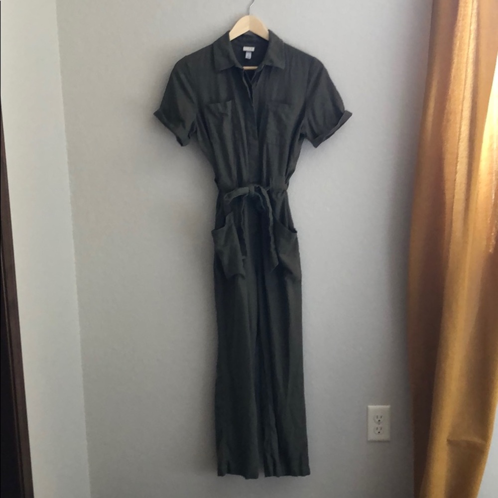 Green linnen jump suit